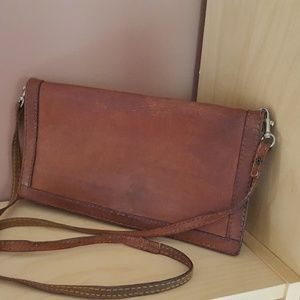 Vintage genuine leather shoulder bag.